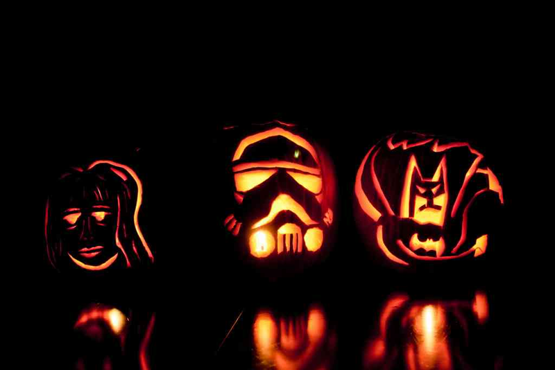 Illustration for article titled Incredible but Real: Science Fiction and Fantasy Pumpkin Carvings!